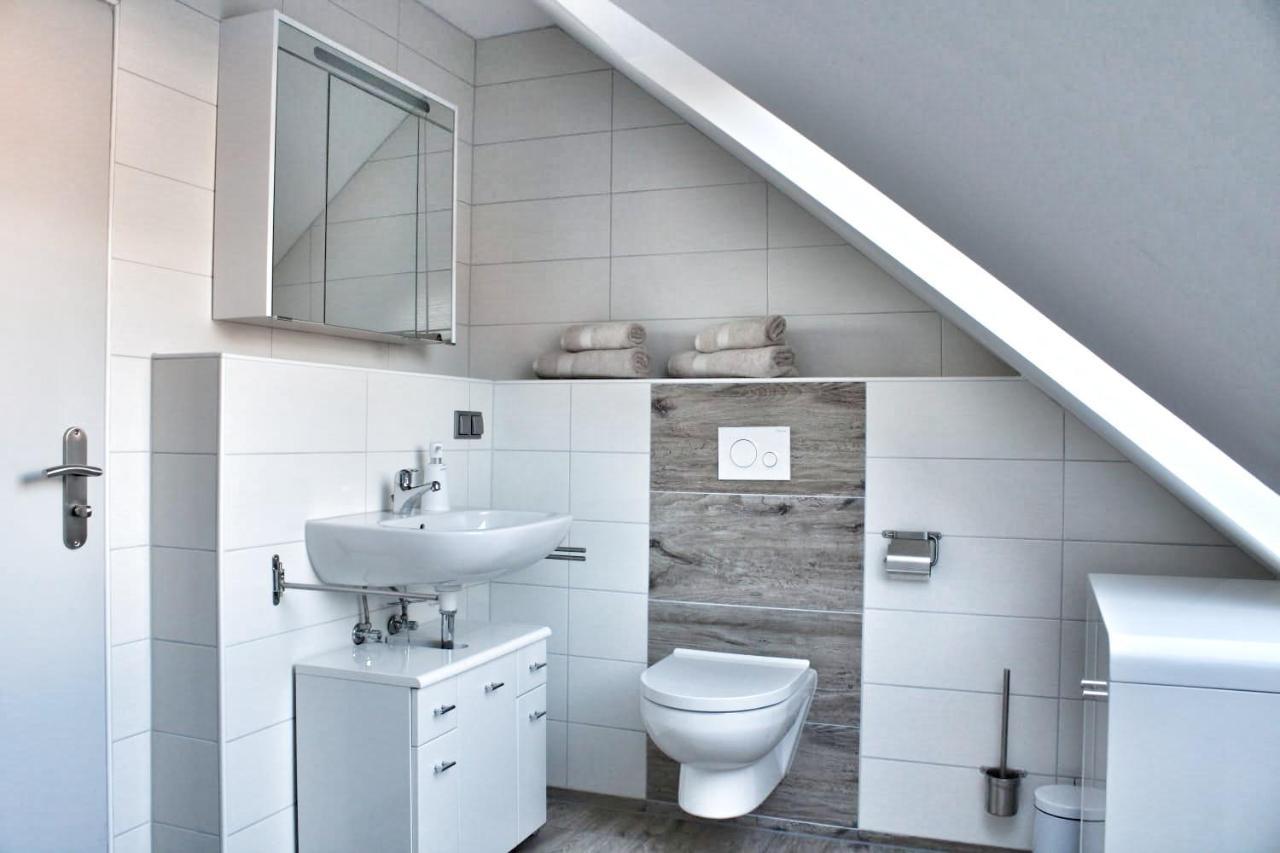 Nordsee Anker: Modern Two-Bedroom Holiday Apartment in Ostermarsch Norden Exterior photo