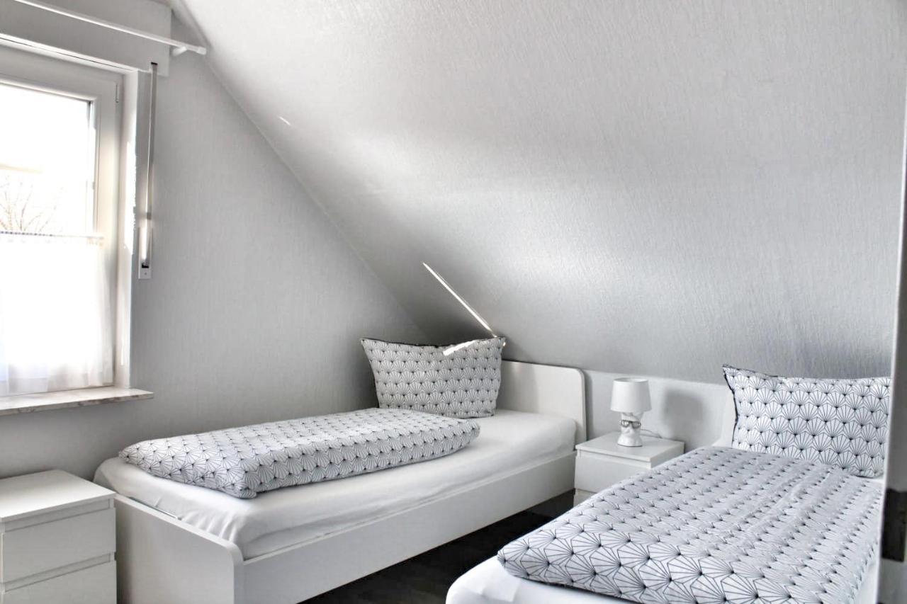 Nordsee Anker: Modern Two-Bedroom Holiday Apartment in Ostermarsch Norden Exterior photo